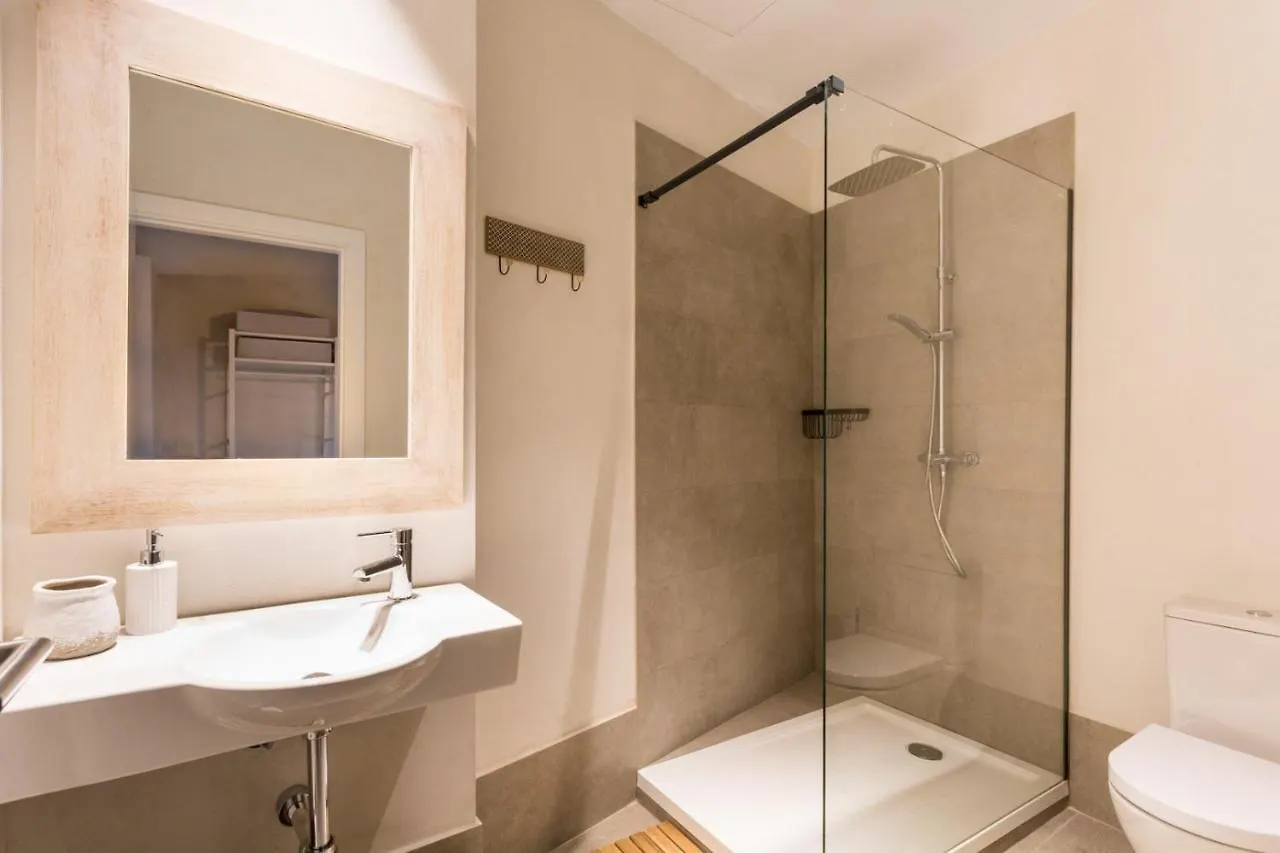 Oak & Sandstone Studio - Space Maison Apartments Seville